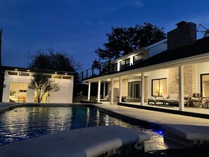 Outdoor pool - Luxury 5BR Retreat: Pool, Spa, Golf Views, Mins to Downtown, Rainey & Airport (Austin)