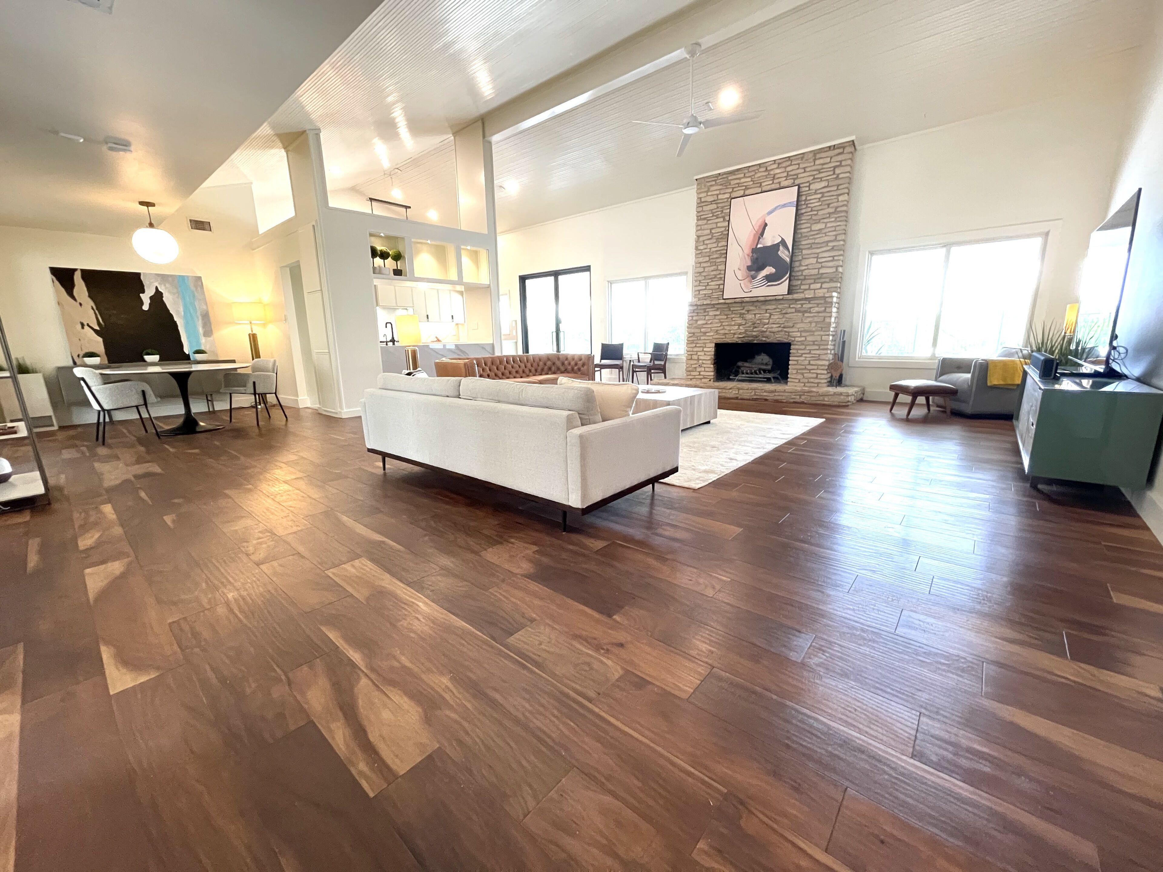 Large Luxury Home with Pool, Hot Tub, Golf, Executive Kitchen - Perfect Location