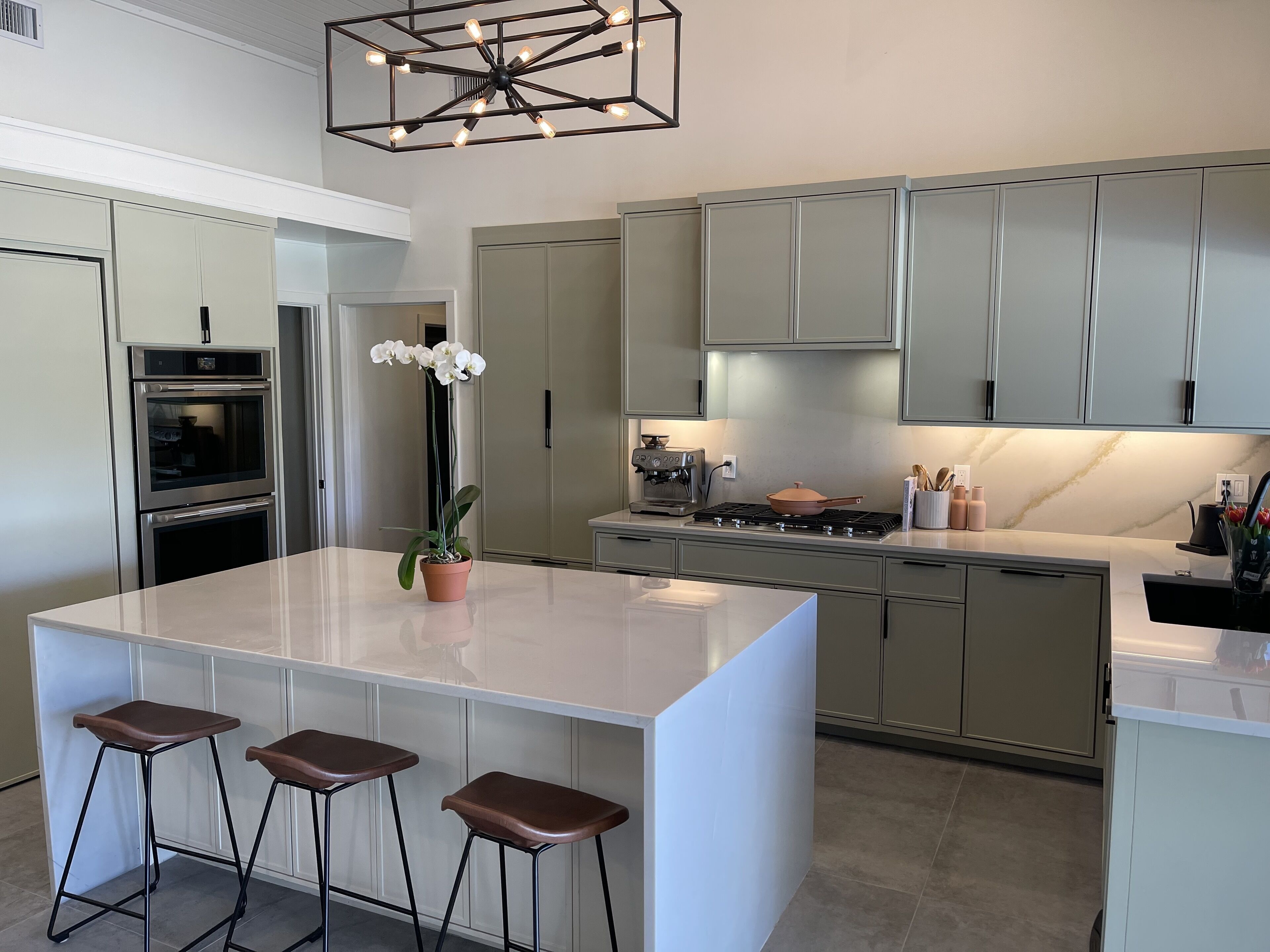 Large Luxury Home with Pool, Hot Tub, Golf, Executive Kitchen - Perfect Location