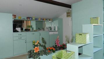 Casa de campo, baño en la habitación, vista al parque | Cocina compartida