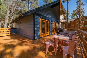 Outdoor dining - Forest Escape - Secluded Feeling, Forest Views, Fireplace, Deck (Fawnskin)