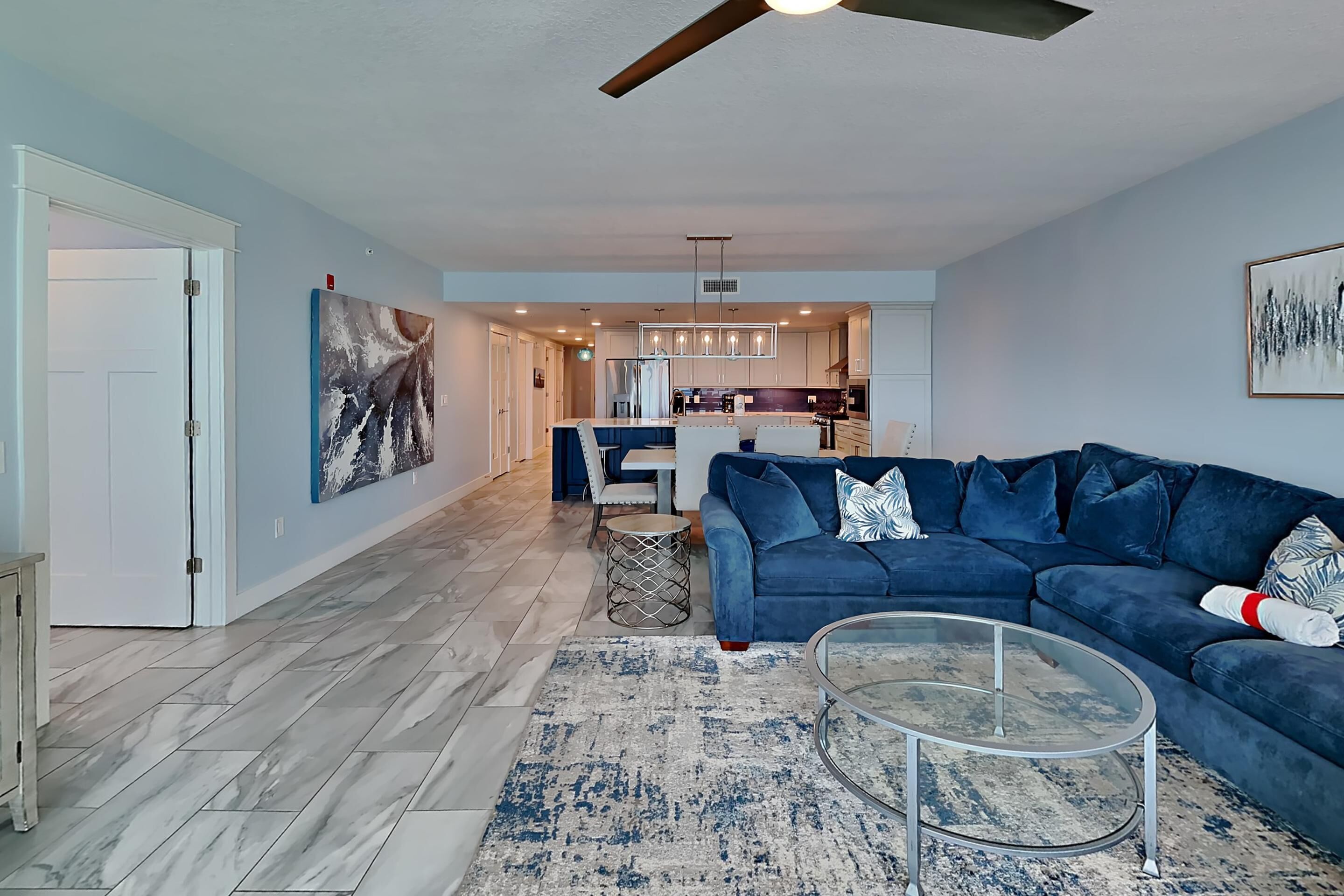 Luxury Gulf view condo w. beach access + amenities