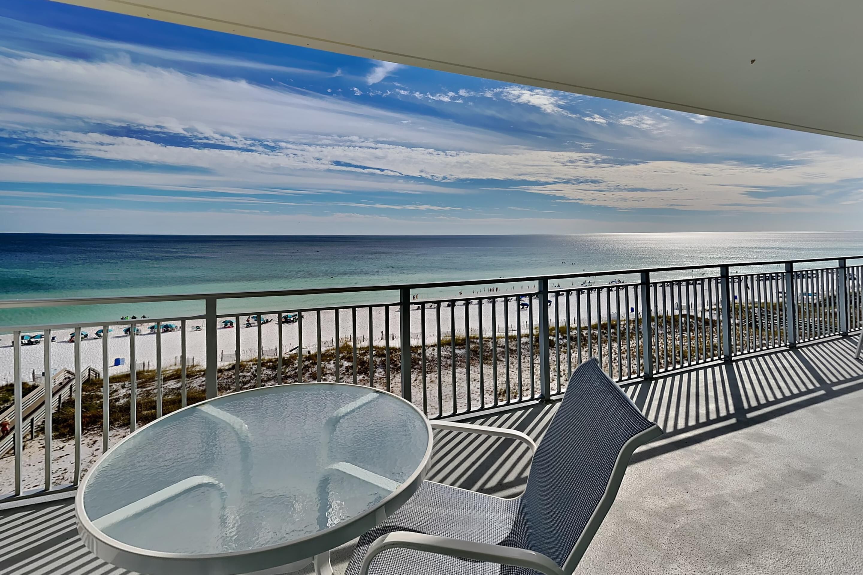 Luxury Gulf view condo w. beach access + amenities