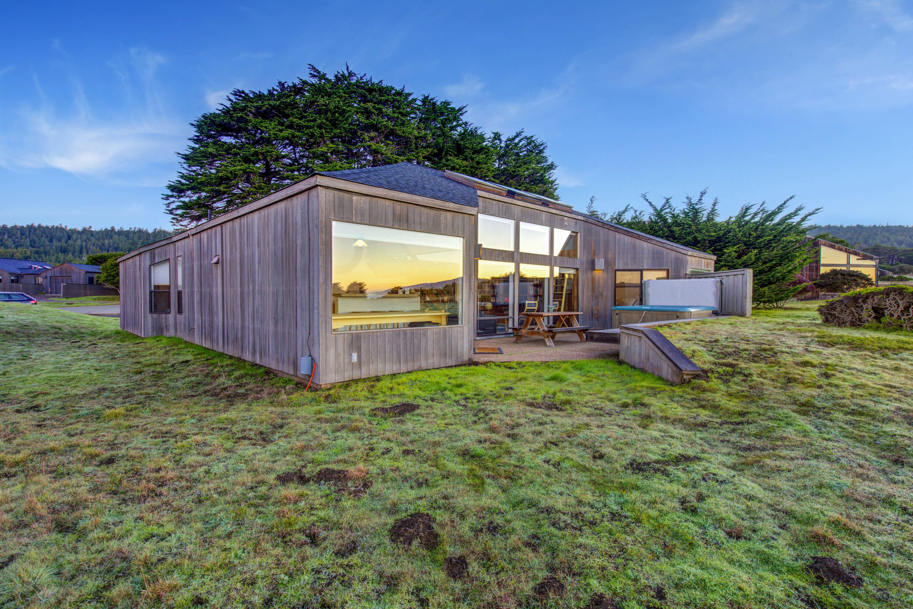 Ultimate Sea Ranch Paradise | Ocean Views w/ Hot Tub