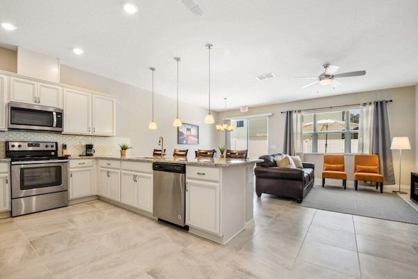 Køleskab, mikrobølgeovn, ovn, kogeplade