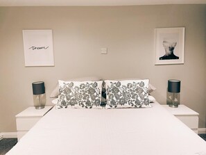 Apartment, 1 Queen Bed | 1 bedroom, iron/ironing board, free WiFi, bed sheets - Beautiful 1-bed Apartment in York (York)