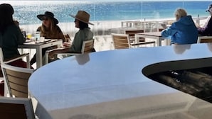 تناول الطعام بالخارج