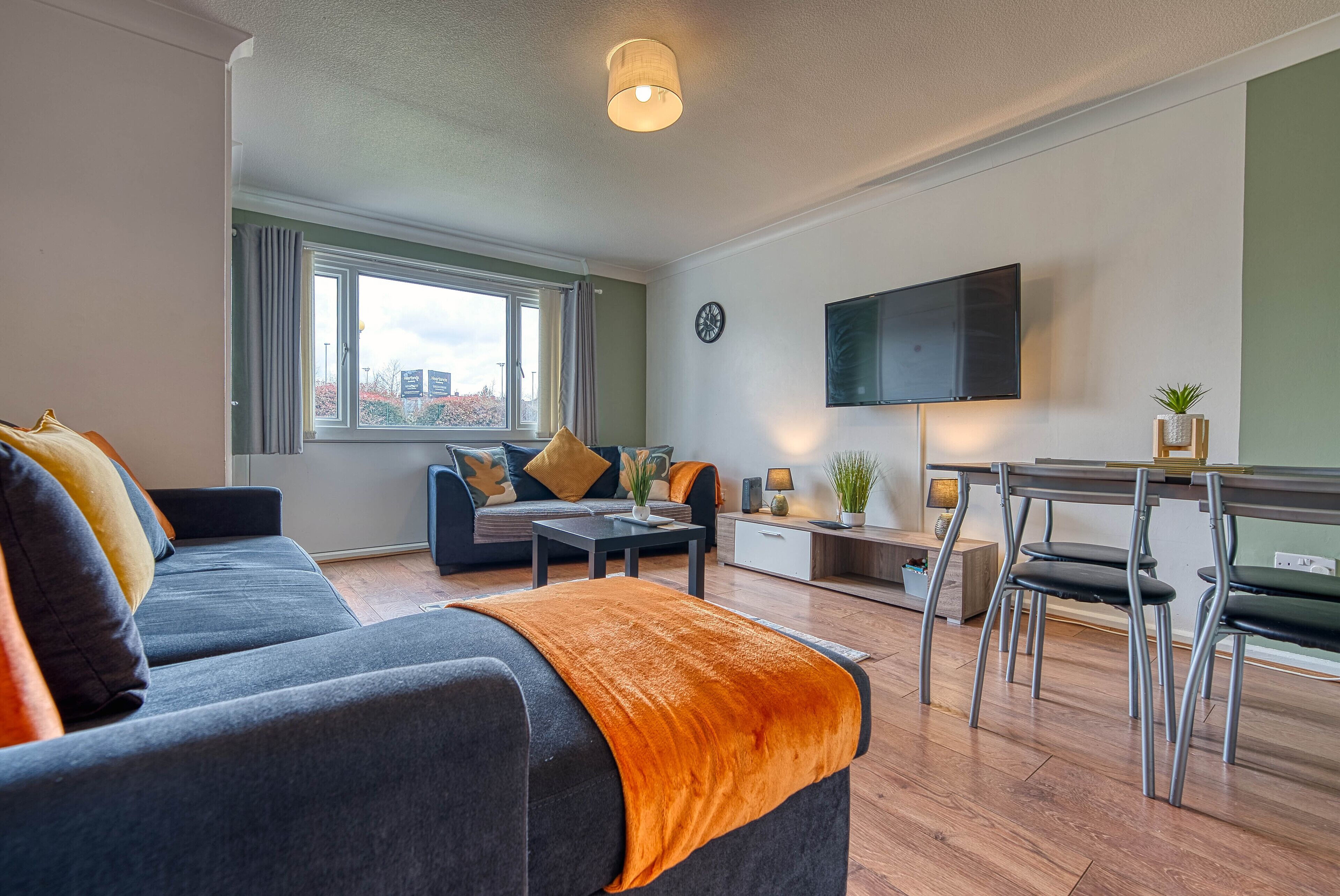 Contractor Digs 4 Bedroom nr City/HS2/M6 & FREE WIFI