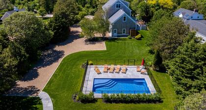 WALK TO VILLAGE LOCATION, NEW POOL, FAMILY COMPOUND!