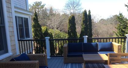 WALK TO VILLAGE LOCATION, NEW POOL, FAMILY COMPOUND!