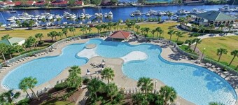 PROMO 5% WEEKLY DISCOUNT!
New Listing Golfer Haven w/Patio Pool & Beach shuttle