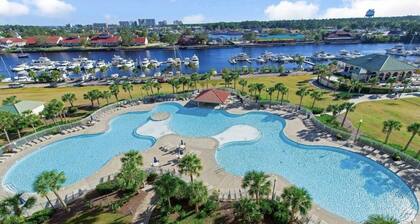 PROMO 5% WEEKLY DISCOUNT!
New Listing Golfer Haven w/Patio Pool & Beach shuttle