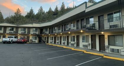 Centrally Located Studio Room - Two Beds