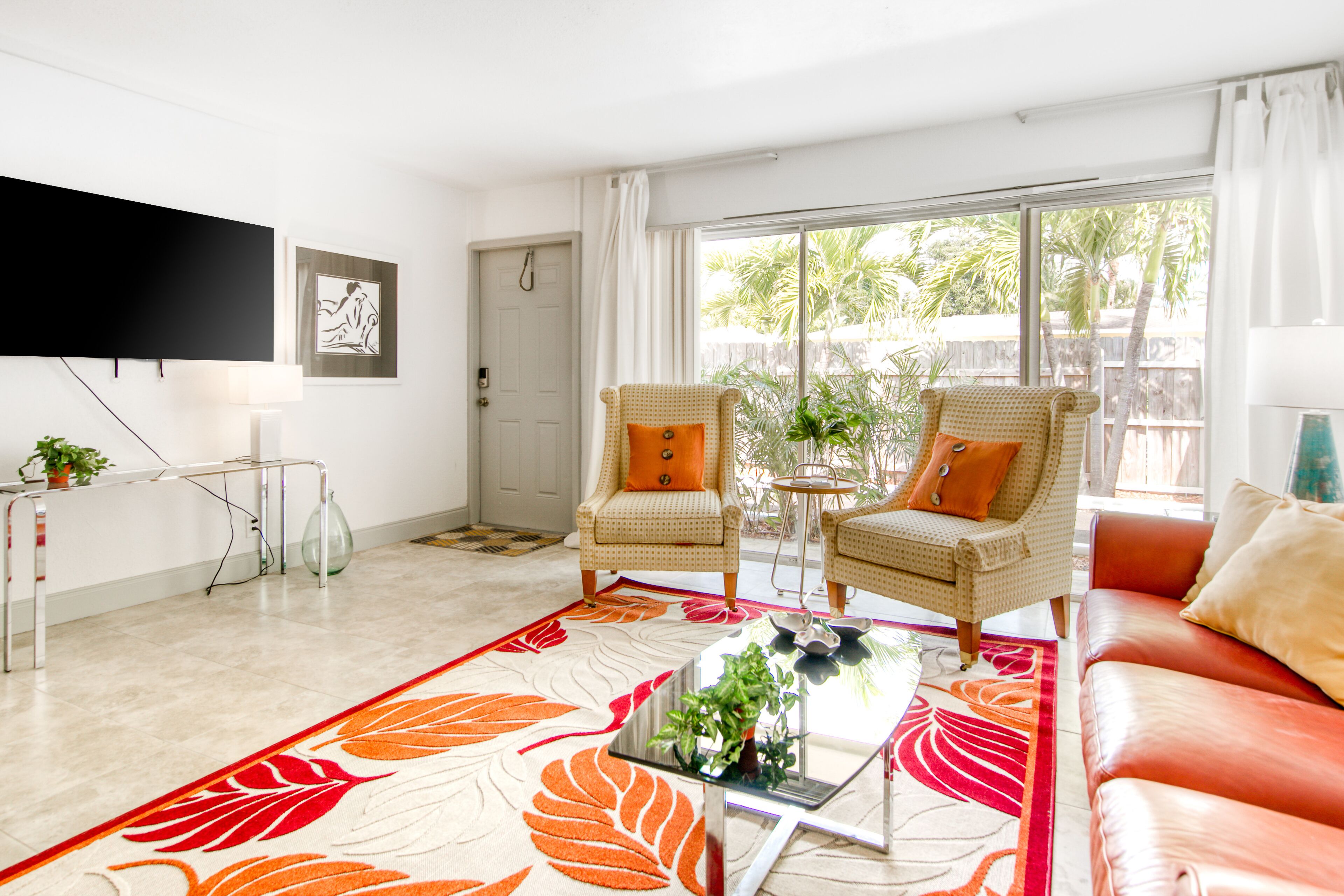 Ground-floor getaway with central AC - snowbird-friendly