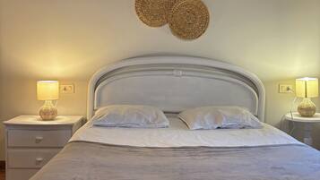 4 Schlafzimmer, Bügeleisen/Bügelbrett, Bettwäsche