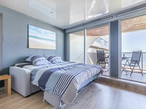 1 bedroom, travel cot, free WiFi, bed sheets