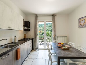 Oven, dishwasher - Cosy apartment for 6 people with pool, WIFI, patio and pets allowed (Pontedassio)