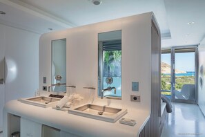 Een douche, een haardroger, handdoeken