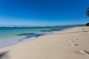 Beach nearby, sun-loungers, beach towels
