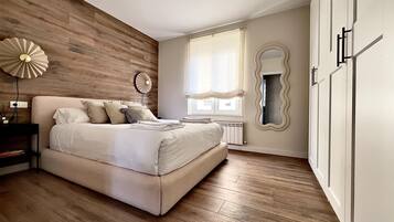 2 bedrooms, iron/ironing board, internet, bed sheets