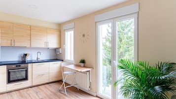 Geladeira, micro-ondas, fogão, lava-louças