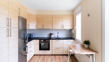 Geladeira, micro-ondas, fogão, lava-louças