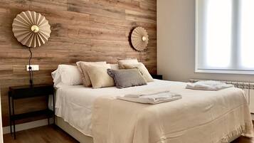 2 quartos, ferros/tábuas de passar roupa, acesso à internet