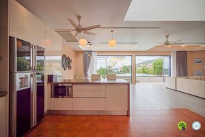 Family Villa, 4 Bedrooms, Partial Sea View | Private kitchen