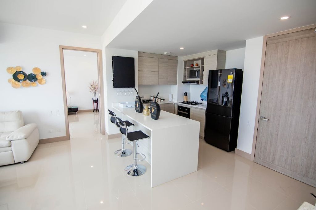 Luxury Penthouse Beachfront Resort Style Condo 2/2