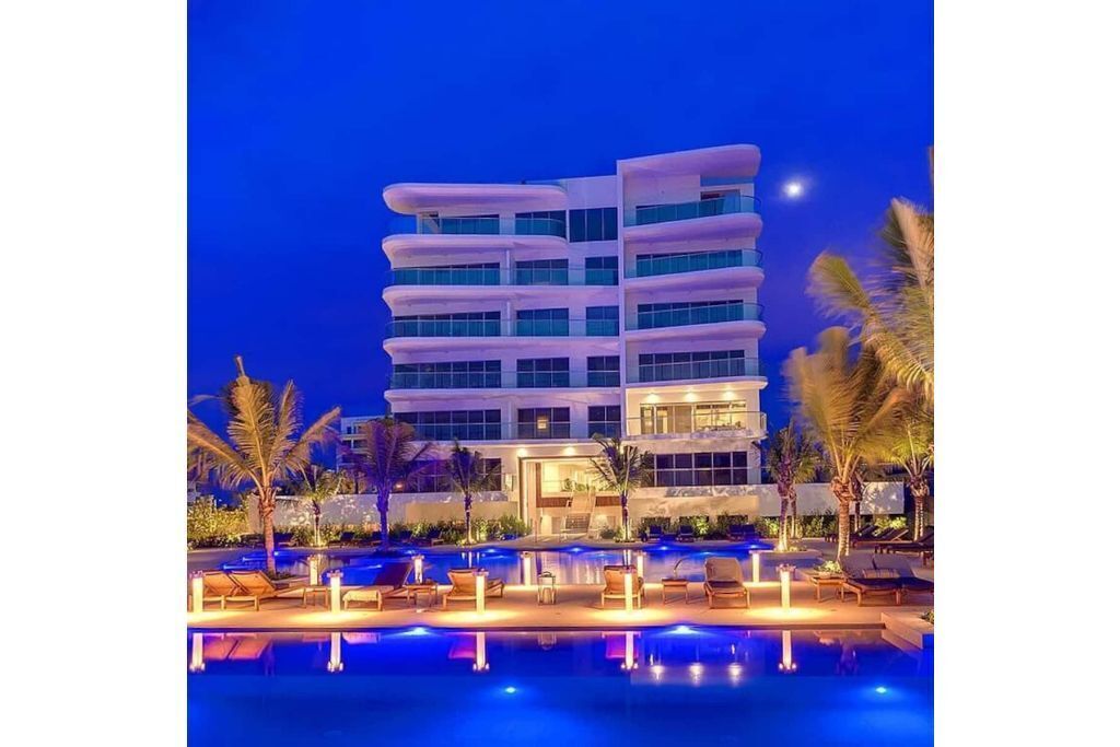 Luxury Penthouse Beachfront Resort Style Condo 2/2