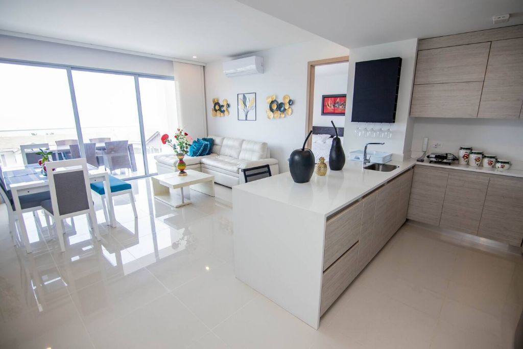 Luxury Penthouse Beachfront Resort Style Condo 2/2