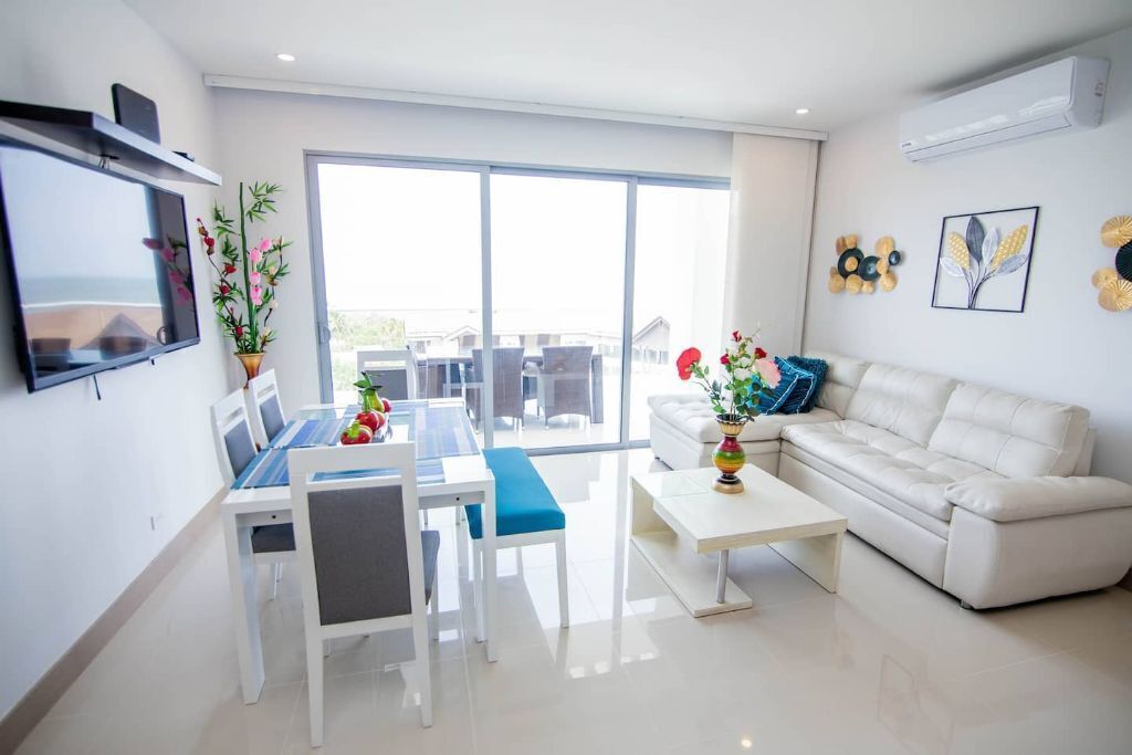 Luxury Penthouse Beachfront Resort Style Condo 2/2