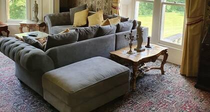 Historic Manor House - Sleeps 16 - Pool & Hot Tub