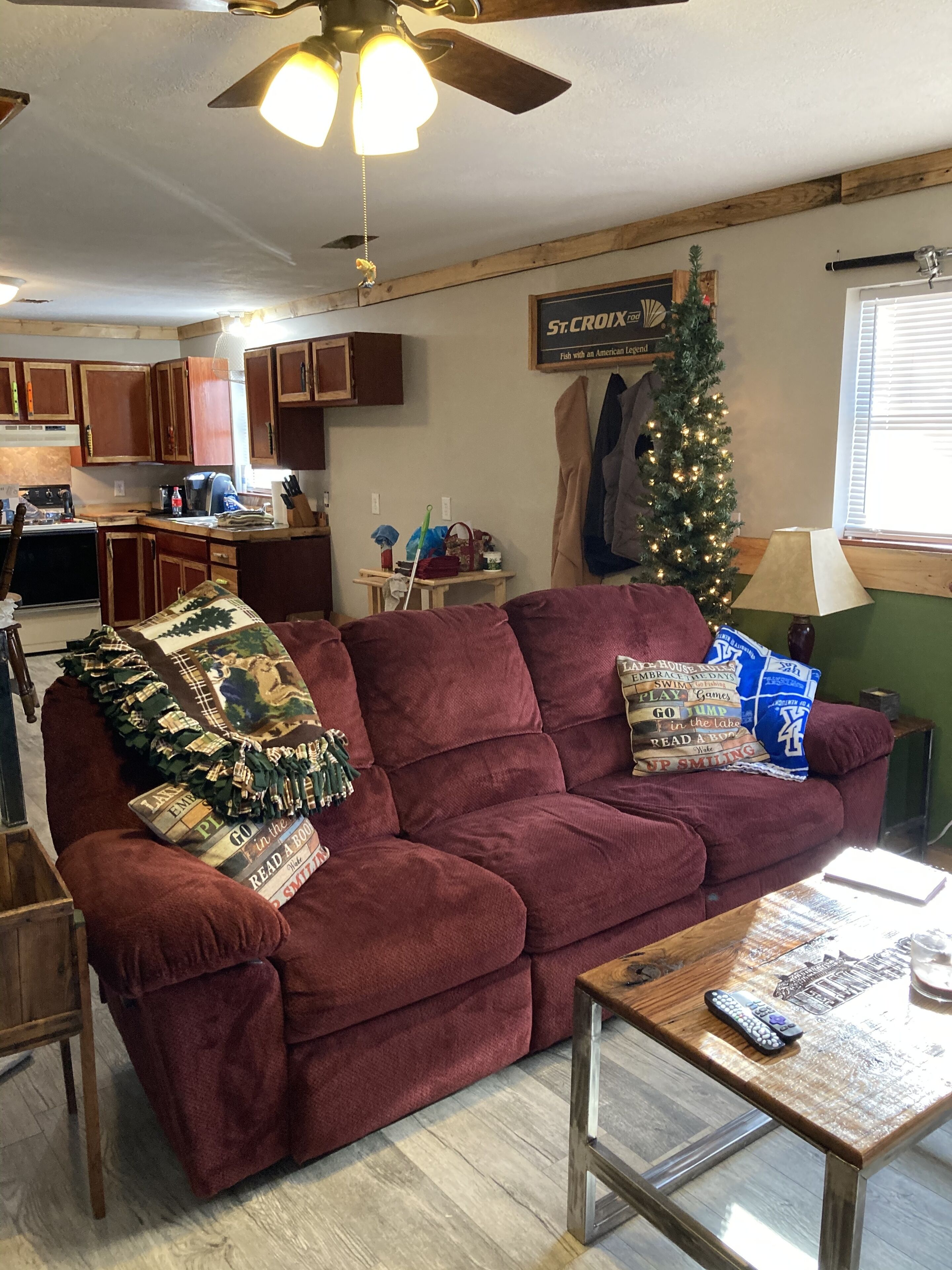 Honeymoon and relax near Cave Run Lake at the Musky Hideaway!!!