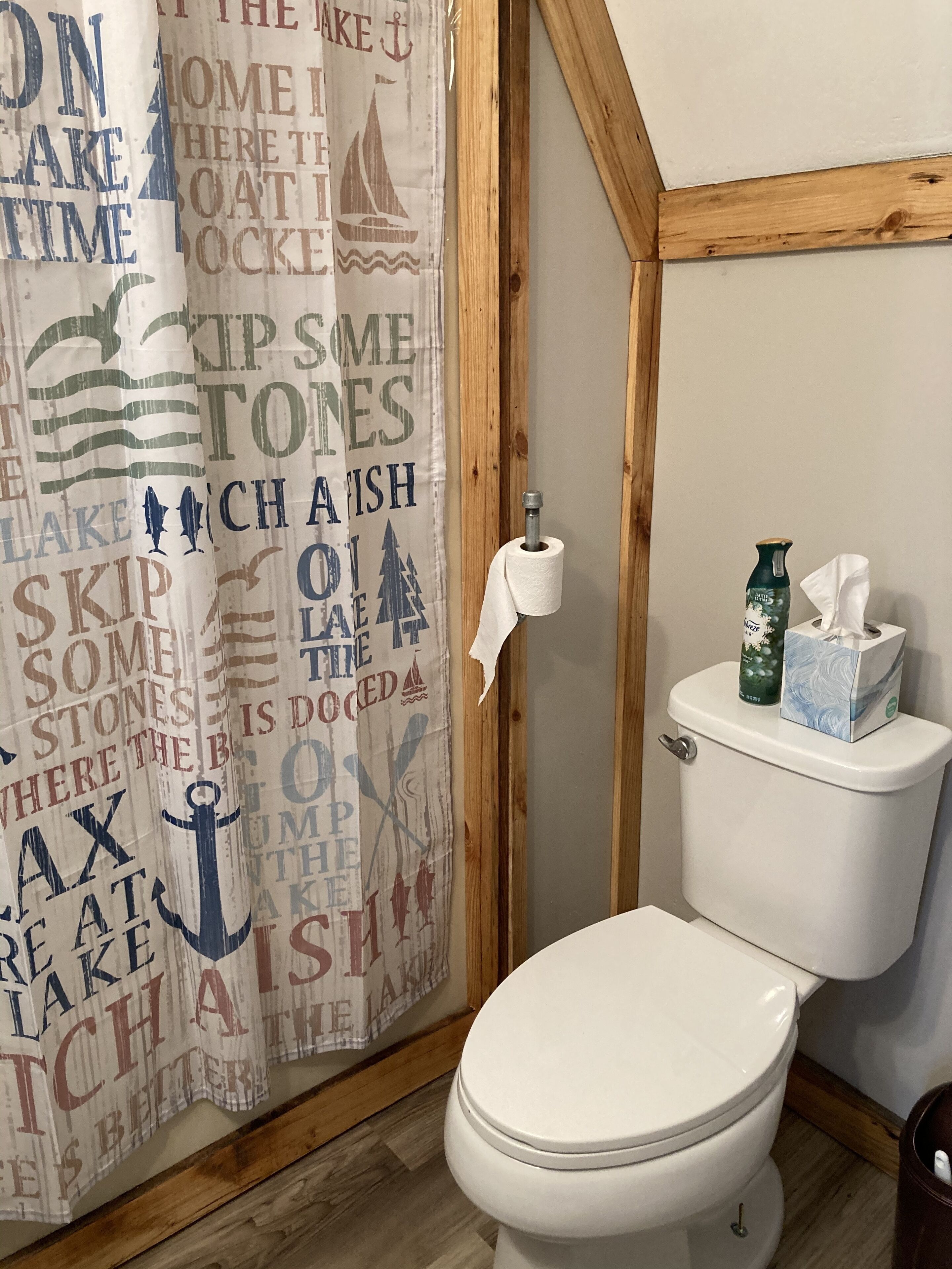 Honeymoon and relax near Cave Run Lake at the Musky Hideaway!!!