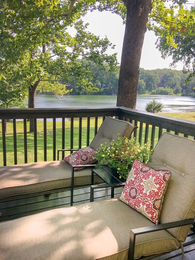 Lake Haven - Updated Mid Century Cabin Only 35 Mins from St. Louis