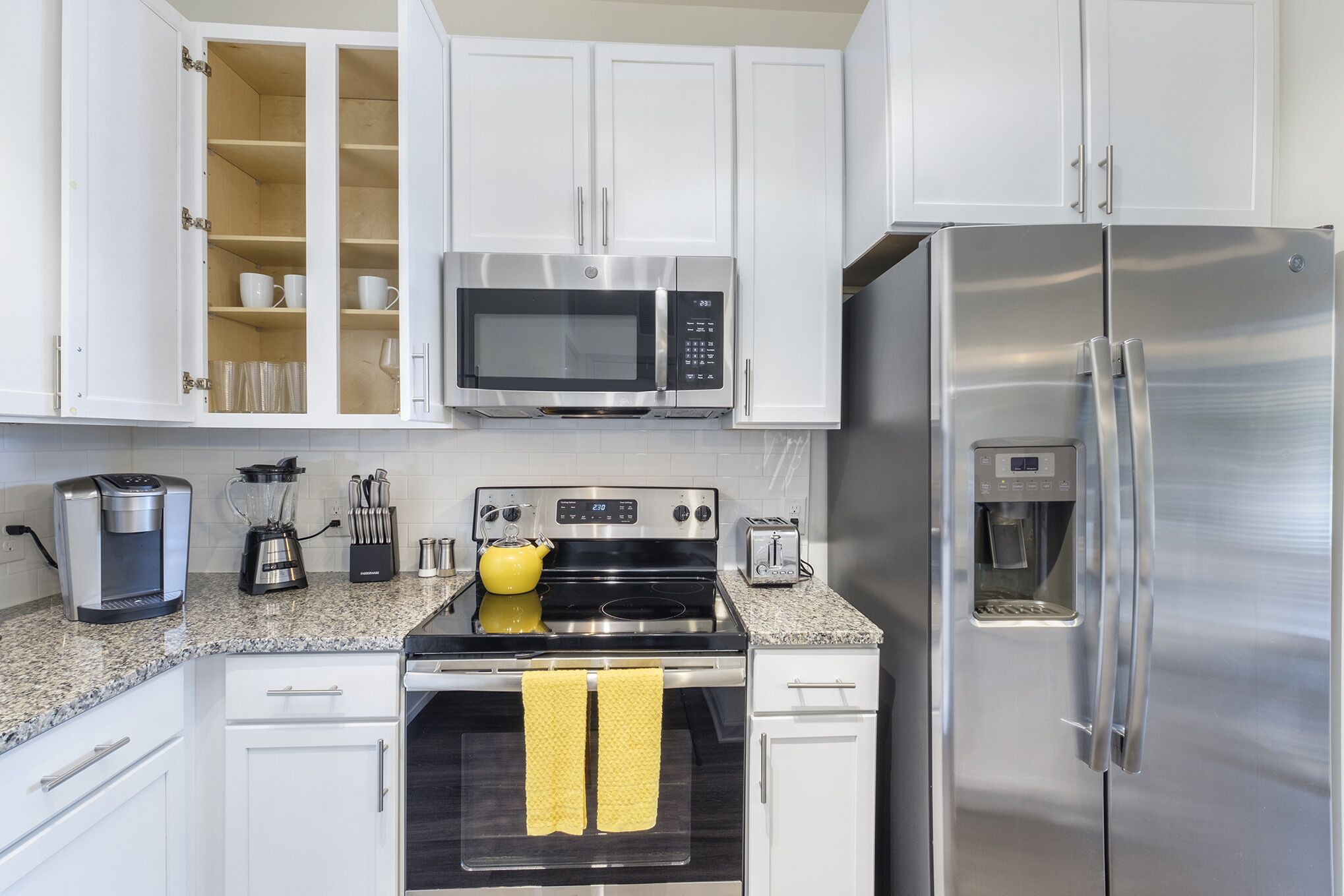 Luxury Apt| King & Queen Beds|9mins to CLT| Near Top Golf, Shops, & Restaurants