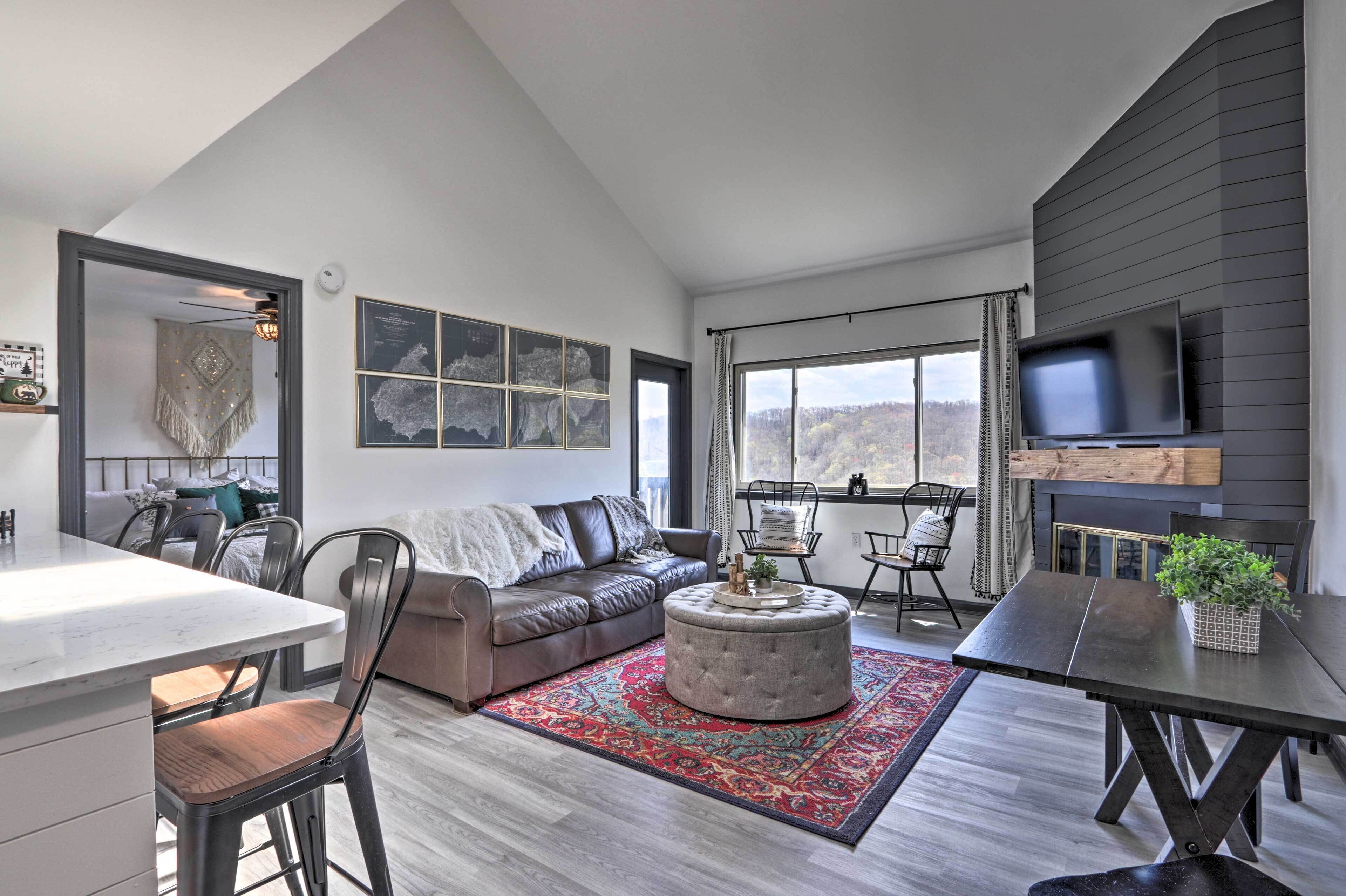 Pristine Gatlinburg Resort Condo w/ Mountain Views