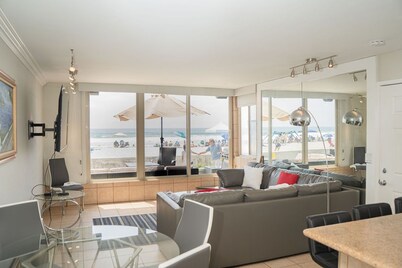 Ocean Front On Mission Beach! -Large 2BR/2BA, Beach Patio, Firepit, BBQ, Parking