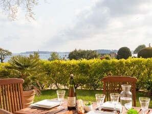 Outdoor dining - Le Parc du Prieuré by Interhome (Dinard)