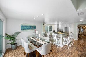 Dining - Steps to the Sand & Harbor - Views, Modern & Fully Stocked w/ 4 Spacious Decks (Oxnard)