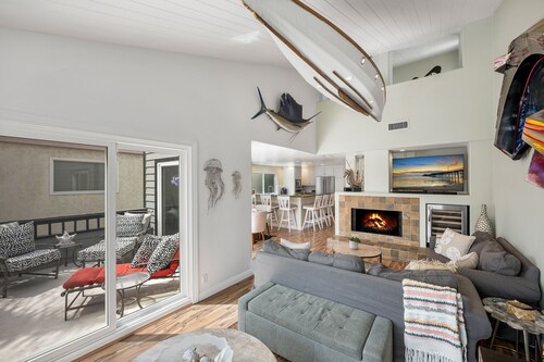 Steps to the Sand & Harbor - Views, Modern & Fully Stocked w/ 4 Spacious Decks