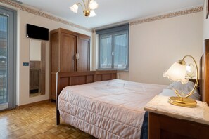 2 slaapkamers, een strijkplank/strijkijzer, gratis wifi, beddengoed