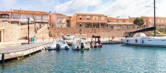 Apartment "Casa Spiaggia Molo 1" on Isola Rossa with Sea view & Balcony