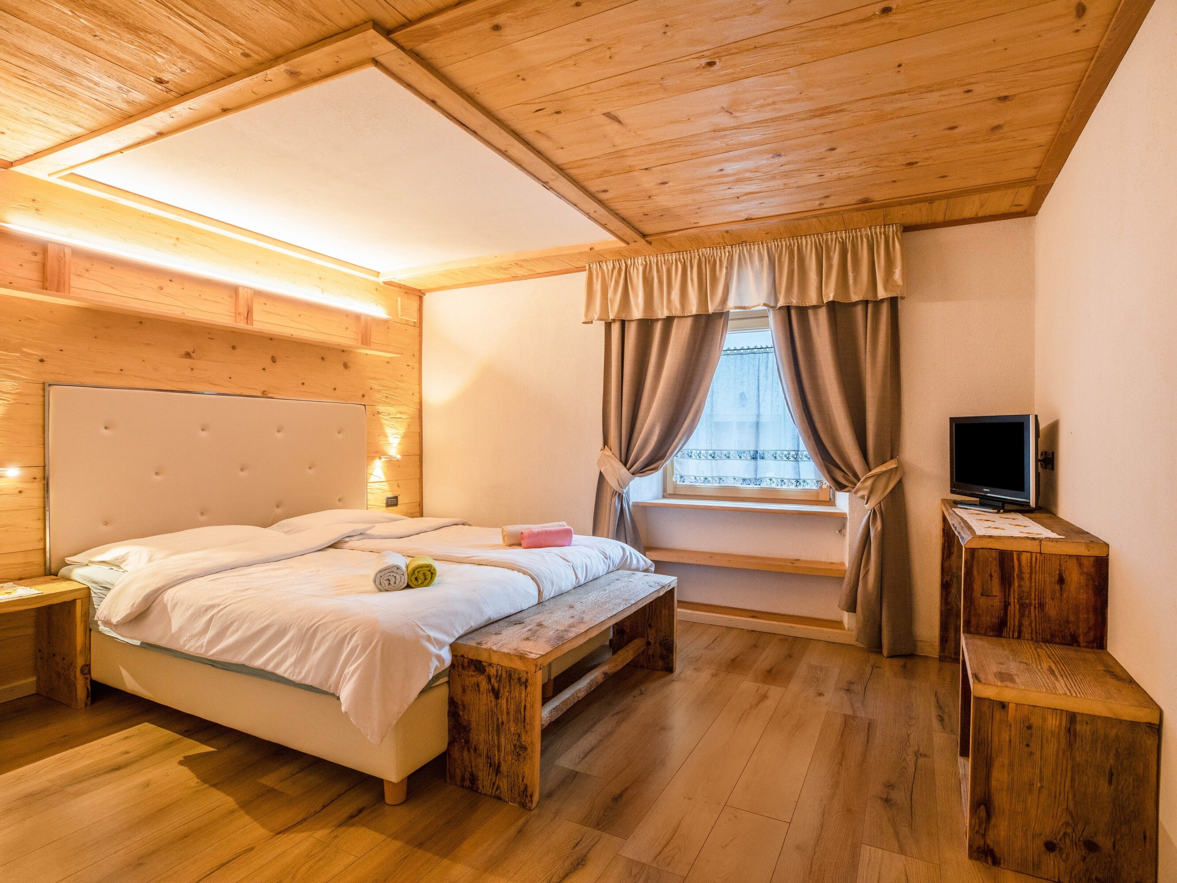 2 habitaciones, tabla de planchar con plancha y wifi gratis 