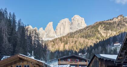 Chalet "Osmar Suite 1" with Mountain View, Balcony & Wi-Fi