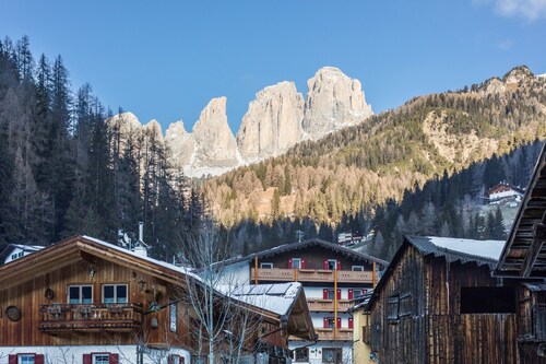 Chalet "Osmar Suite 1" with Mountain View, Balcony & Wi-Fi