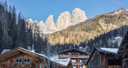 Chalet "Osmar Suite 1" with Mountain View, Balcony & Wi-Fi