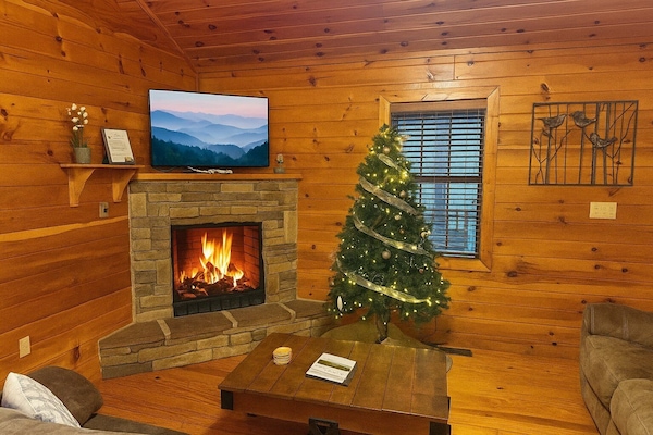 Thanksgiving Cabins | Christmas Cabins | Cabins for Christmas | Holiday Cabin Rentals