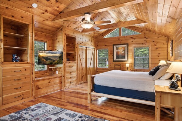 2 bedrooms, free WiFi, bed sheets - Lucky Cub Cabin | Hot Tub, Theater, Game Room | Sleeps 8 (Sevierville)